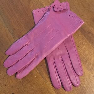 Mundi Pink Leather Gloves with Scalloped Trim